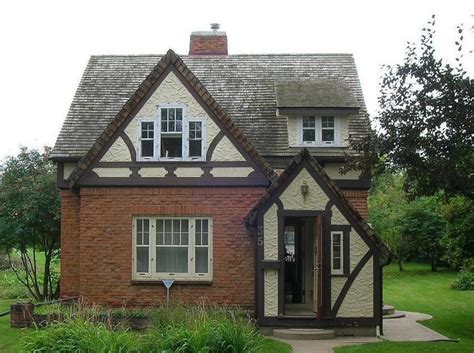 Tiny Tudor Cottage For A Backyard Apartment Tudor House Exterior
