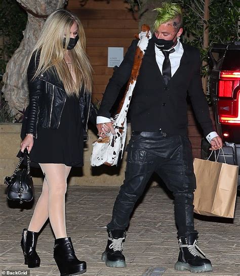 Avril Lavigne And Beau Mod Sun Hold Hands Out On The Town In La Daily