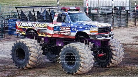 AMERICAN THUNDER THRILL SHOW - MONSTER TRUCKS - AMERICAN THUNDER - YouTube