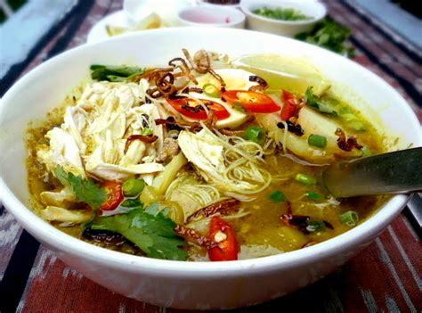 Here is how you achieve it. 3 hungry tummies: Soto Ayam, Malaysian Chicken Noodle Soup