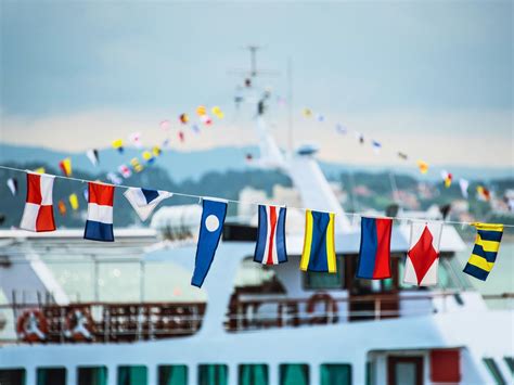 A Guide To Nautical Flags And Code Signals Shorelines Illustrated