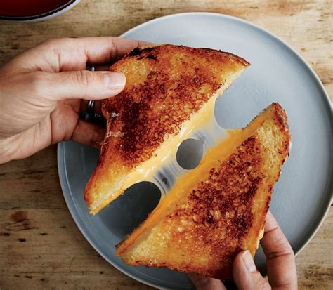 The Best Melting Cheeses For Your Cheese Pull Pleasure