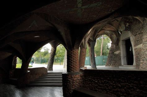 Galería de Clásicos de Arquitectura Colònia Güell Antoni Gaudí 6