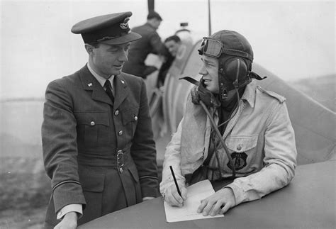 Debriefing A Pilot Of 19 Squadron Raf Fowlmere Credit Ministry Of