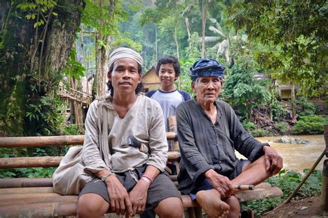 Pakaian adat pria suku baduy dalam disebut dengan nama jamang sangsang. Pakaian Adat dari Banten dan Baduy | Budayanesia