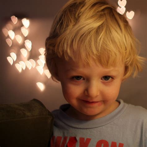 Installing this bokeh twitter background is very easy. how to make heart bokeh (or any shaped bokeh)