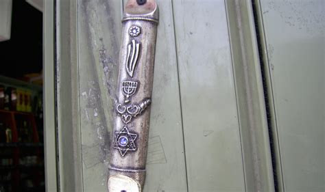 Why Jews Hang A Mezuzah On The Doorpost My Jewish Learning