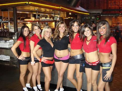 Sexy Waitresses Pics