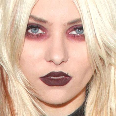 Taylor Momsen Makeup Brown Eyeshadow Red Eyeshadow And Wine Lipstick