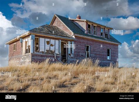 An Old Abandoned Home On The Prairies Of Saskatchewan Stock Photo Alamy