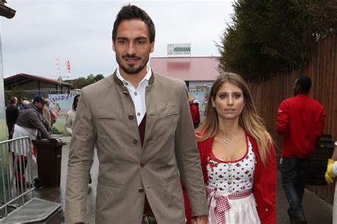Mats hummels favourite food, drink, colour, actor & more. Bayern Munich stars attend Oktoberfest - but things don't ...