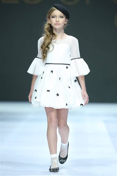 Modeling Gracing The Runway At Mercedes Benz Fashion Week China In Lulu