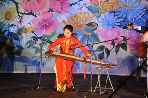 Vietnamese Dan Tranh Music