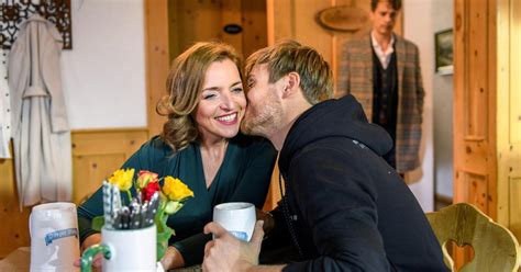 Sturm der liebe (385) | video | für roberts geburtstag ist ein überraschungsgast ankündigt. Wangenkuss - Sturm der Liebe - ARD | Das Erste