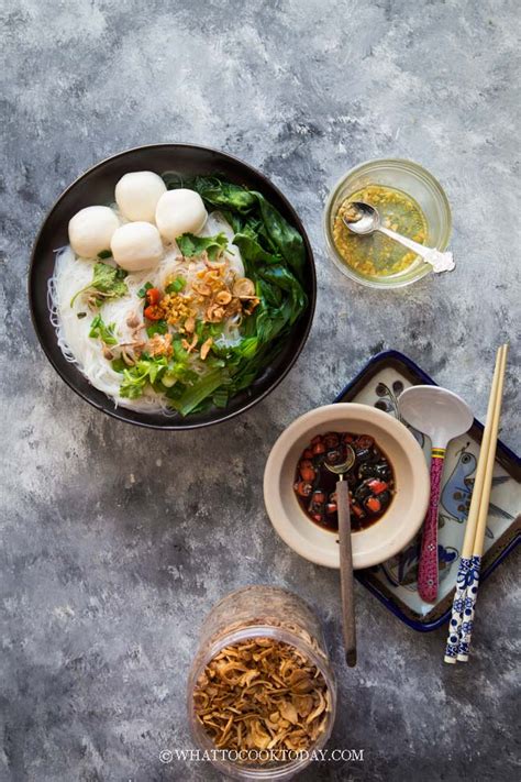 But if you prefer a clear soup base, they have the teochew style served with seaweed. Easy Fish Ball Bee Hoon Noodle Soup