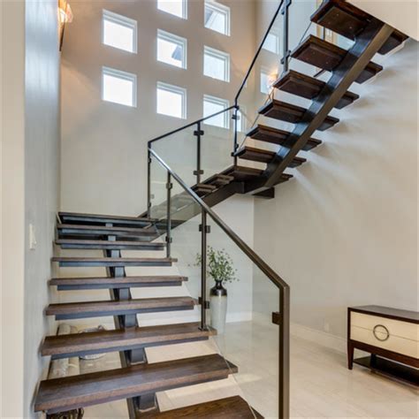 While practicality is always a good thing to consider, giving a little more thought to stair railing design can turn your staircase into a stunning focal point. U shaped straight staircase indoor metal stair railing ...