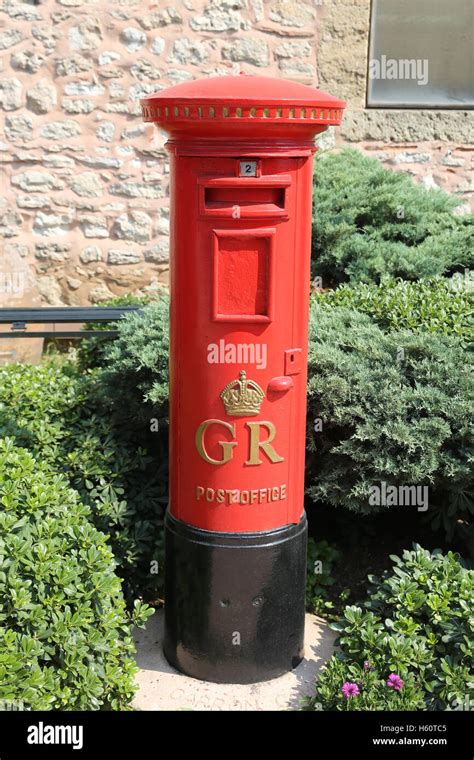 Red Pillar Box Hi Res Stock Photography And Images Alamy