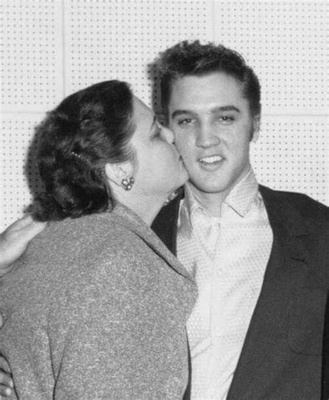 Elvis And His Mother Gladys Elvis Presley Photo Fanpop