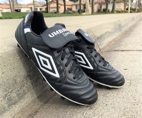 Umbro Speciali Pro feature review | Soccer Cleats 101