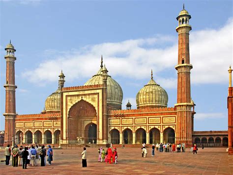 Popular Monuments That Are Built By Mughal S In India In Opening Time Entry Fee Etc