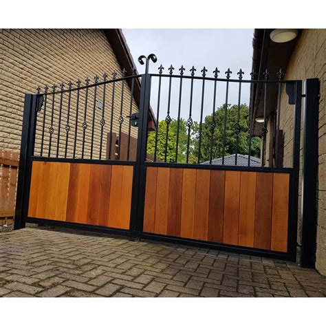 Tall Metal And Timber Driveway Gate 005 Gates And Automation Direct
