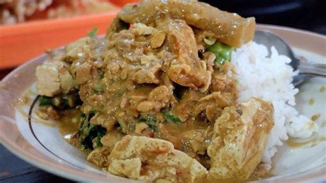 Resep sambal goreng tempe goreng rasa pedas gurih & sederhana ini akan lebih nikmat jika disantap bersama dengan nasi putih hangat juga lalapan mentimun. Sambal Tumpang Bu Kis dan 5 Rekomendasi Kuliner Lezat di ...