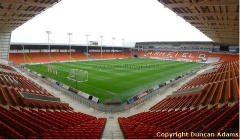 No one rates us preston hates us, we overall it wasn't a great away day, it is definitely the coldest stadium i have been in as i expected it to. ボード「Sporting Venues」のピン