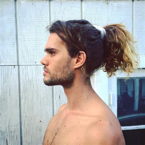 A men's ponytail is a hairstyle that is mostly used on hair that is longer than the ear. 15 Ponytail Hairstyles For Men To Look Smart And Stylish ...