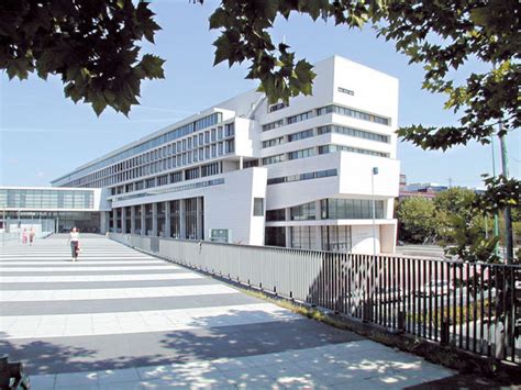 Une université est composée d'un certain nombre d'unités de formation et de recherche (ufr). Classement Master CY Cergy Paris Université / ESSEC ...