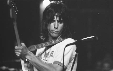 Legendary Guitarist Jeff Beck Has Died Aged 78 Tgm Radio