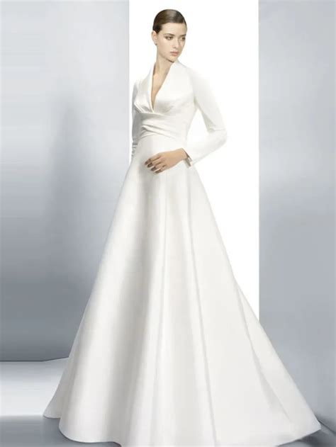 Tailored Made Elegant Whiteivory A Line V Neck Chapel Train Satin Long