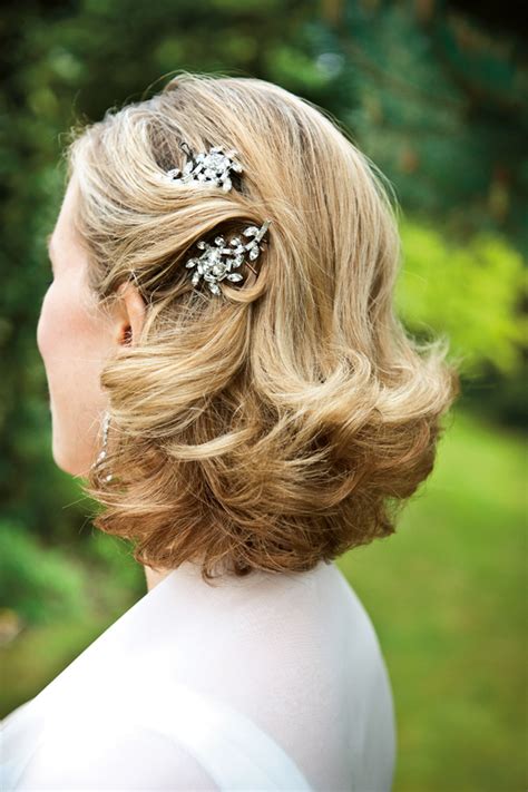 Sweep all of your hair to one side for a classic bridal look! 16 Romantic Wedding Hairstyles for Short Hair | weddingsonline
