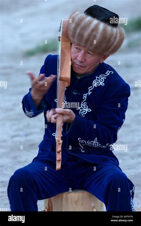 Kyrgyz Musician Plays The Local Intrument Of Komuz Stock Photo Alamy