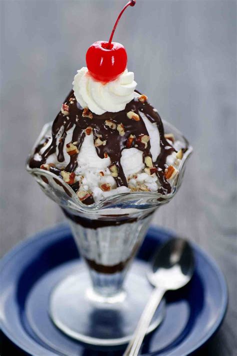 10 Best Ice Cream Sundaes That Everyone Will Love Izzycooking