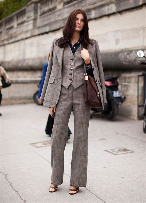 Классические женские костюмы с юбкой брюками модные тенденции фото