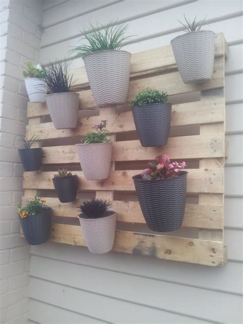 Fantastic Wall Planter From Pallet Impatiens Hanging Plants