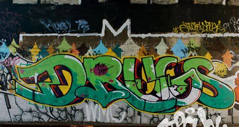 This almost feels like an architectural graffiti drawing of some sort to me. 10+ Best For Graffiti Weed Drawings 420 | Invisible Blogger