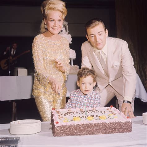 Sandra Dee S Granddaughter Shows Uncanny Resemblance To Grandma In Pics Her Dad Is Bobby Darin
