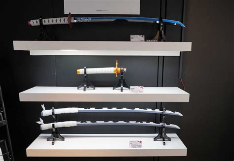 【写真 2/3枚】鬼滅の刃：伊之助の日輪刀 大人向け玩具「PROPLICA」がTNTに 獣の呼吸！ 猪突猛進モードも- MANTANWEB