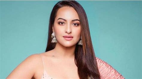 Sonakshi Sinha Success Of Big Films Gave Me Courage To Do Smaller Movies Bollywood News The