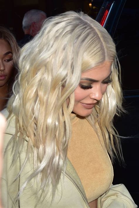 Kylie Jenner Wavy Platinum Blonde Choppy Layers Loose Waves Hairstyle Steal Her Style