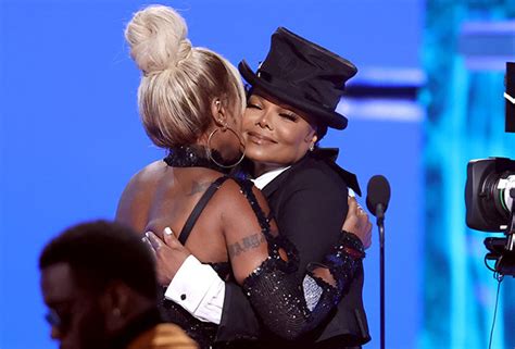 Mary J Blige Receives Icon Award From Janet Jackson At 2022 Bbmas — Watch