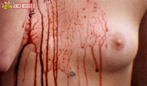 Голая Шелли Йорк в The Nail Gun Massacre