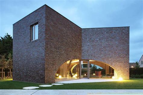 5 Modern Brick Homes That Perfectly Mix New And Old Arch House Architecture Brick Arch