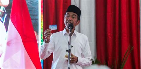 Progam kartu prakerja adalah program bantuan biaya pelatihan dan insentif bagi para pekerja/buruh yang dirumahkan, pencari kerja, serta pelaku bila kamu dapat kartu prakerja, kamu bisa dapat bantuan pelatihan/pembekalan kompetensi kerja dan/atau kewirausahaan serta mendapatkan insentif. Jokowi: Jangan Salah, Kartu Prakerja Bukan Untuk Menggaji ...