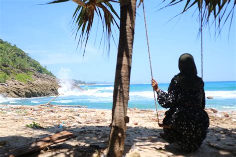 Tempat ini menyuguhkan pesona lampuuk dari. Pantai Momong di Aceh: Indah dan Sangat Memukau - Jak Wisata