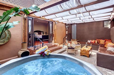 Belvedere suite is situated in the gardens of the hotel with a large living area and a master bedroom with round jacuzzi bath, separate wardrobe, features a large. palm-springs-hotel-the-rossi-hot-tub-suite | Palm springs ...