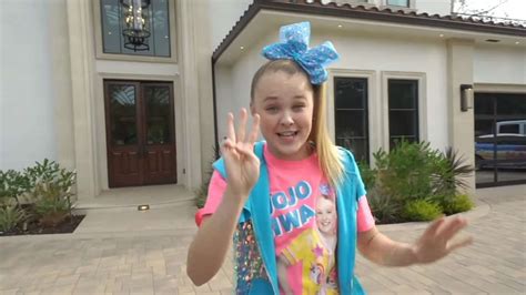 Youtuber Jojo Siwa Who Is The Former Dance Moms Star Who Bought A 3