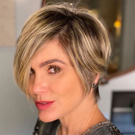 Rabão juliana caetano ignora o frio e deixa bumbum saliente à mostra Flávia Alessandra surge de visual novo: 'Saudade de cuidar ...