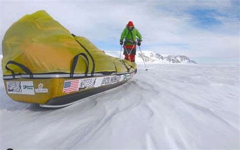 بالفيديو أميركي يعبر القطب الجنوبي وحيداً